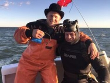 Encuentran en el fondo del mar anillo de bodas perdido