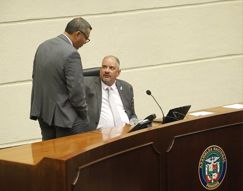 Más trabajo en comisiones, pero grandes deudas por saldar: la recta final de la Asamblea