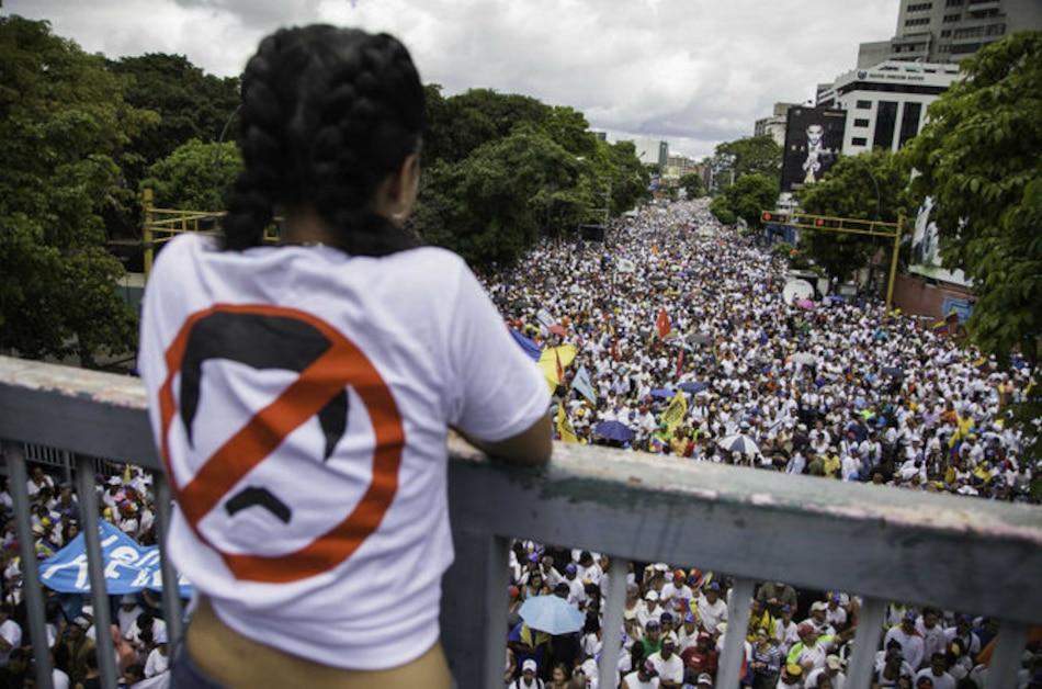 Detienen a 30 personas por cacerolear contra Nicolás Maduro en isla Margarita