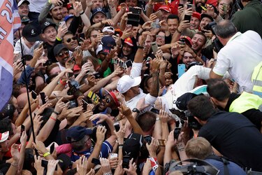 Un nuevo error de Vettel acerca a Hamilton al título