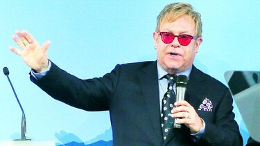Elton John quiere conversar con Putin