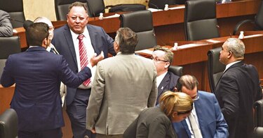 Dura pugna en el oficialismo por reformas a la ‘Constitución’