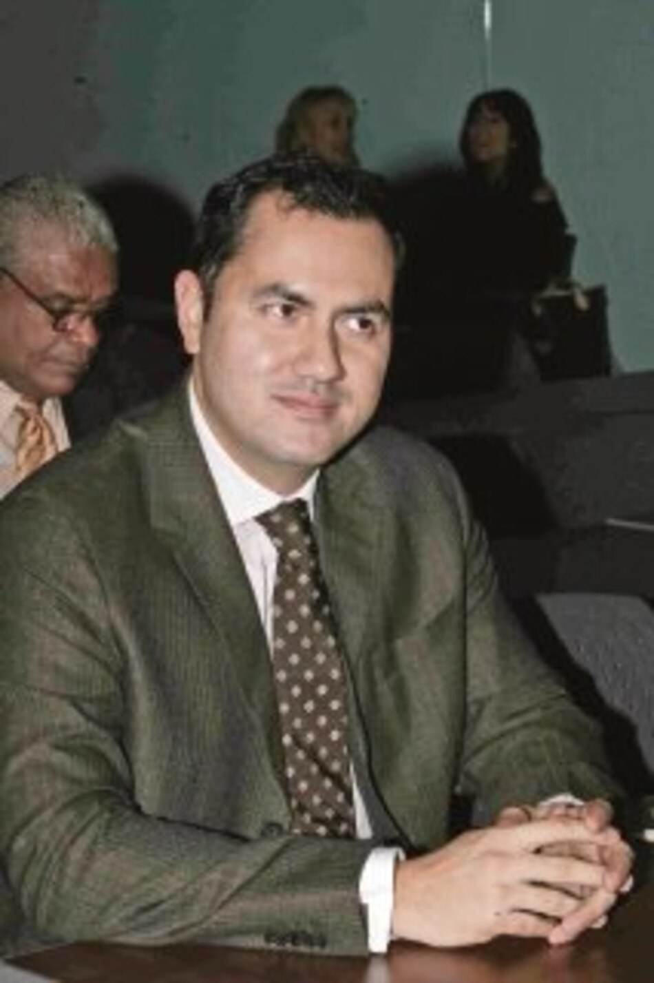 Ho se contradice sobre el préstamo de Ernesto Chong