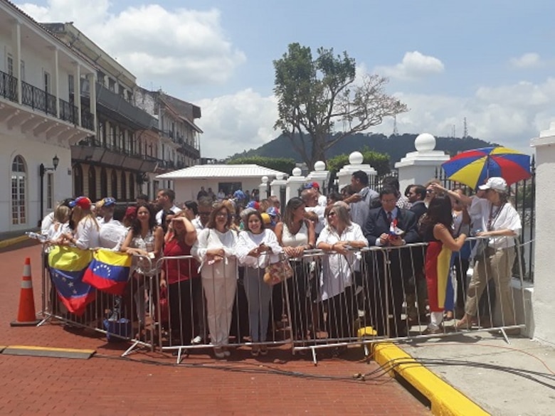 Embajadora designada por Guaidó entrega cartas credenciales a Varela