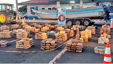 Una lancha con mil 193 paquetes de droga es confiscada en Punta Mala