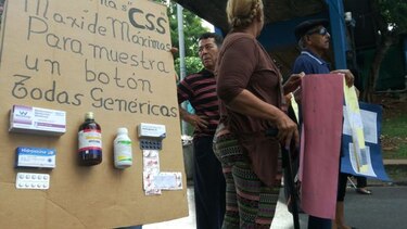 Ministros se reúnen con pacientes afectados por el tóxico dietilenglicol