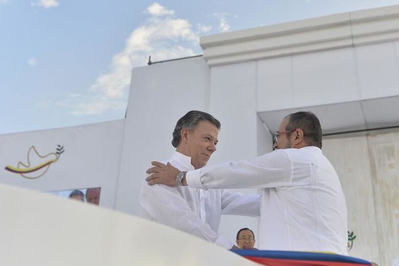 Colombia: Gobierno y guerrilla de las FARC firman la paz tras 52 años de guerra