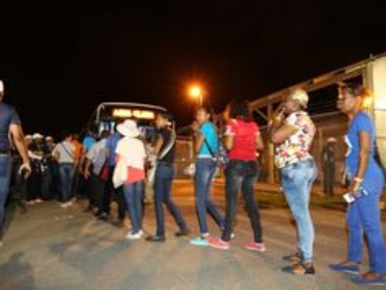 Colonenses se movilizan para ser testigos de la historia