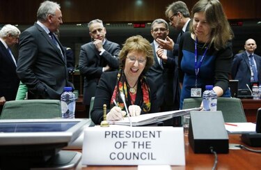 La UE lanza el proceso para normalizar sus relaciones con Cuba