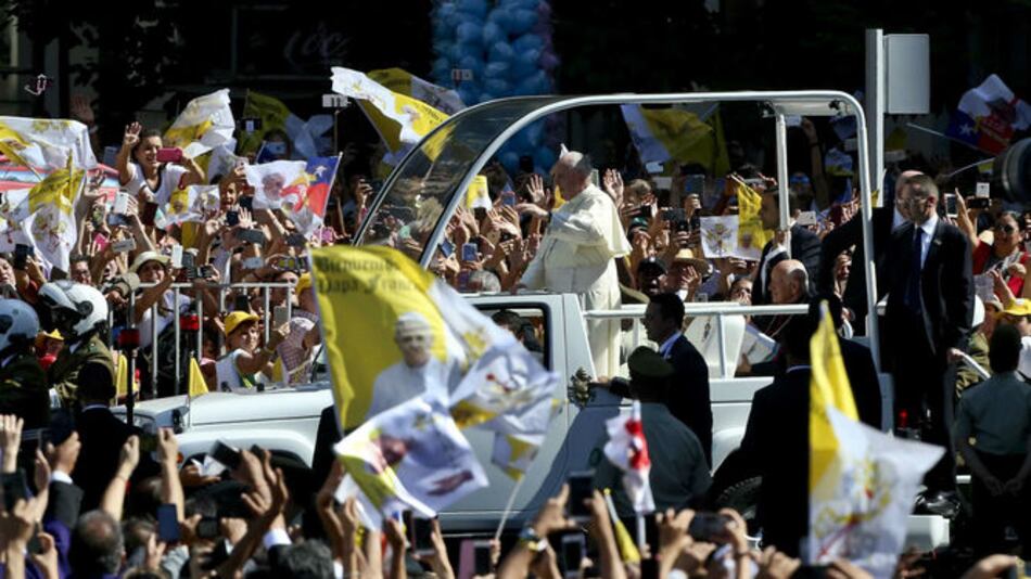 El Papa llega a Temuco en clima de tensión por atentados