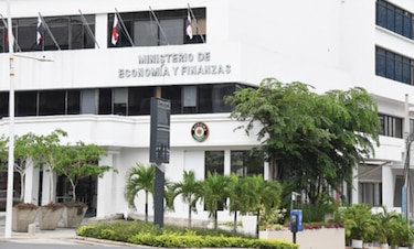 El MEF entrega a la Alcaldía de Panamá el uso de un área valorada en $10 millones, en la cinta costera