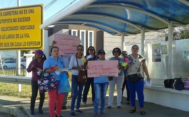 Trabajadores sociales protestan en demanda de aumento salarial