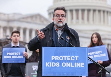 ‘Tengo tus fotos desnudo’, la BBC le siguió la pista a estafadores