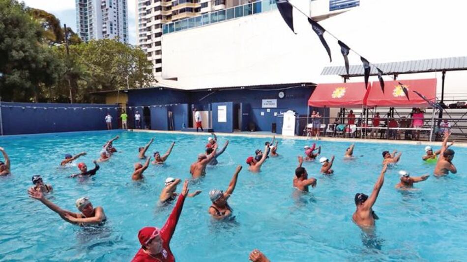 Adultos mayores, entre diversión y ejercicio