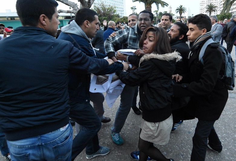 Caso Mossack Fonseca genera protestas en calles de Marruecos; policía rompe pancartas