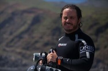 Buzo adicto a la adrenalina expone un nuevo rostro de los tiburones