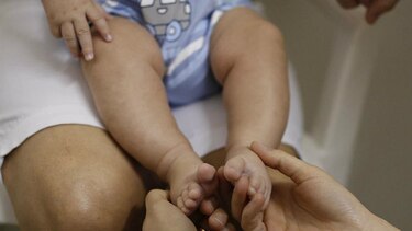 OMS: Mujeres en países con zika deben amamantar a sus bebés