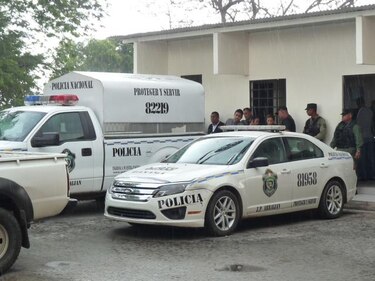 Policía retiene a tres asaltantes en la 12 de octubre