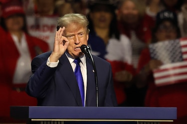 Trump ofrece 5 mil dólares a cada ciudadano si su partido gana elecciones de término medio