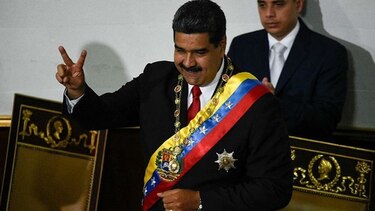 Constituyente juramenta a Nicolás Maduro como presidente reelecto
