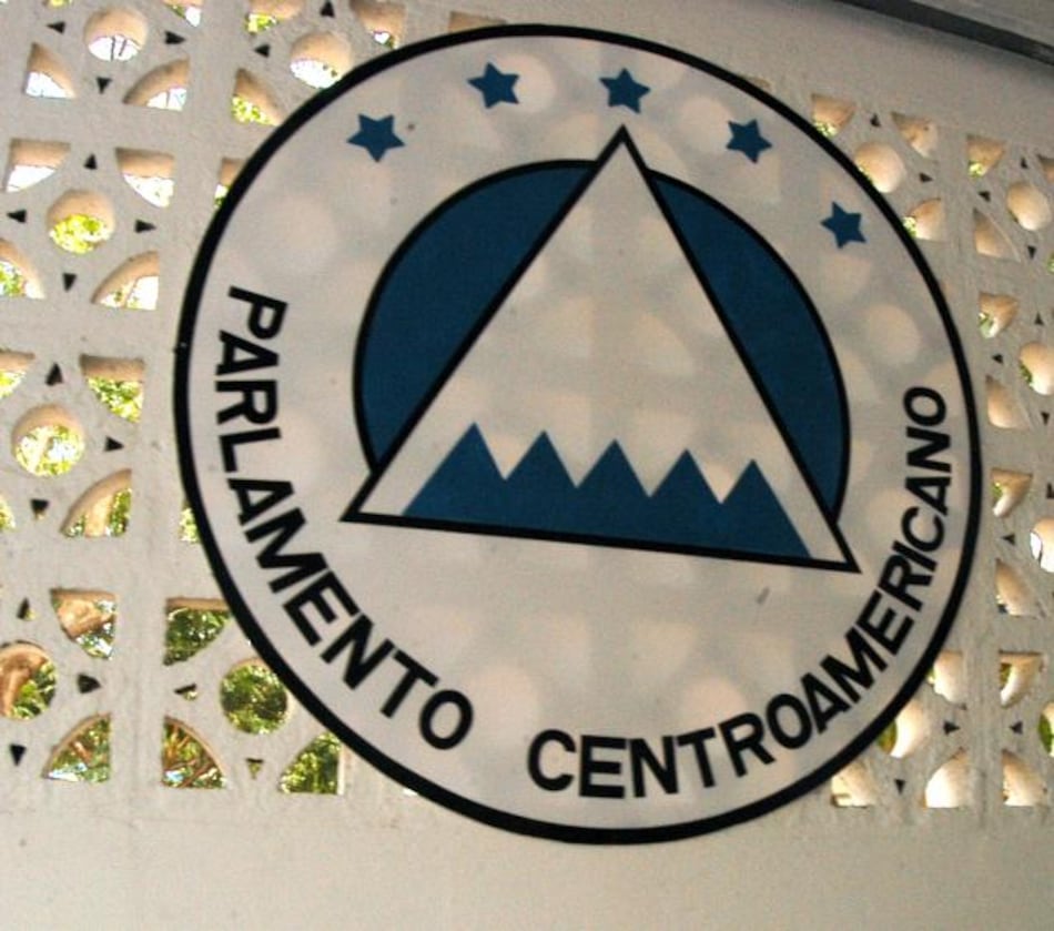 El Parlacen bloquea a Radio Panamá en Twitter