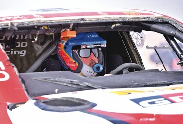 Carlos Sainz ganó la etapa y refuerza su liderato en Dakar