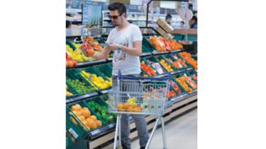 Inflación británica cae más de lo previsto