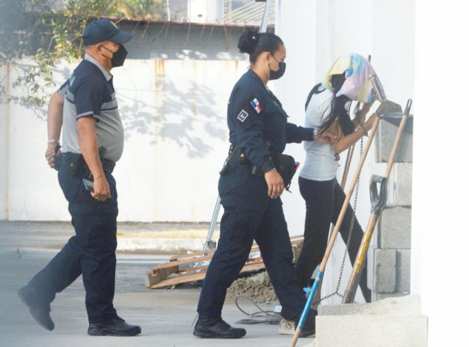 Juez niega cambio de medida cautelar a exfuncionaria del Órgano Judicial investigada por blanqueo