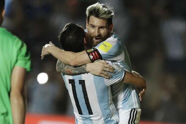 Con un Messi genial, Argentina golea 3-0 a Colombia