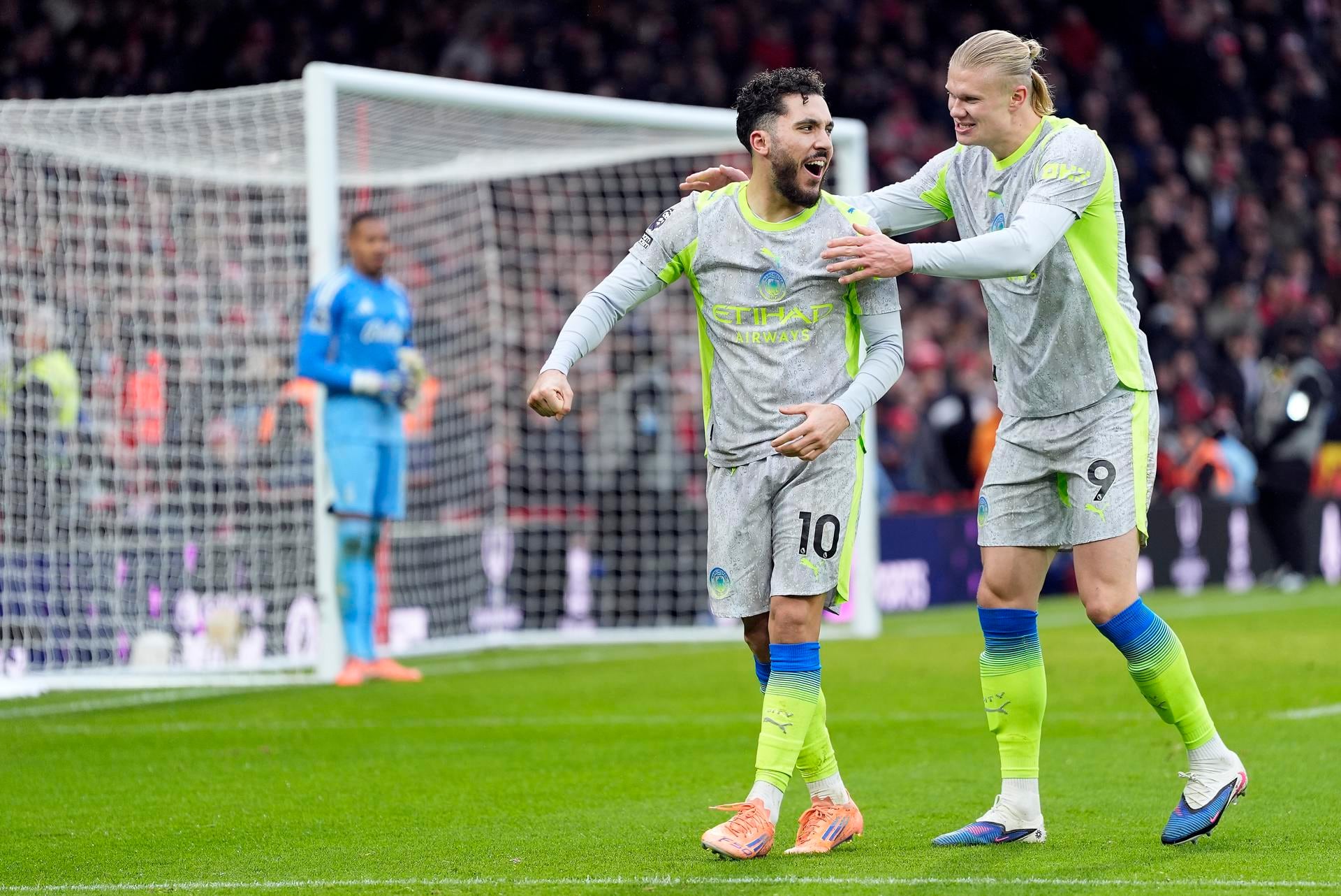 Rayan Cherki rescata al Manchester City con un gol y una asistencia clave