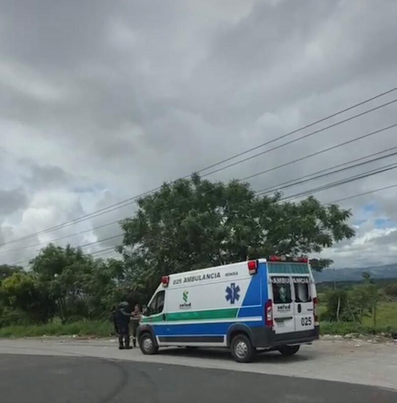 Vandalizan una ambulancia y un bus que transportaban pacientes; la CSS pide respetar la integridad física del personal de salud