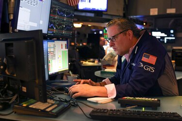 Wall Street cierra en verde una sesión más corta por la víspera de Navidad
