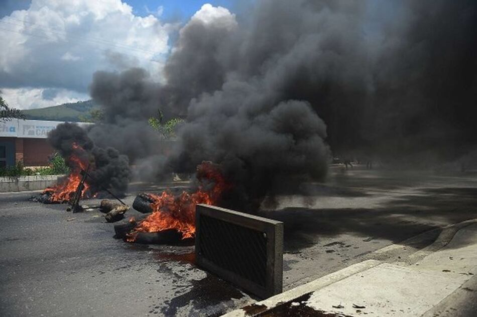 Fuerza armada de Venezuela controla ataque a fuerte; detienen a siete militares