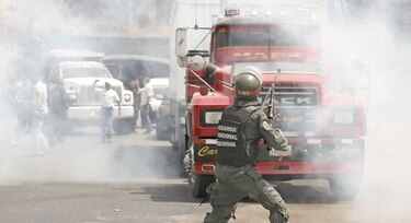 Maduro cierra fronteras