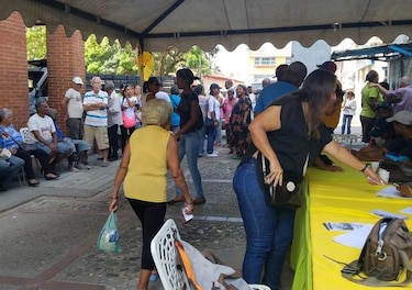 Opositores venezolanos eligen candidatos a gobernadores