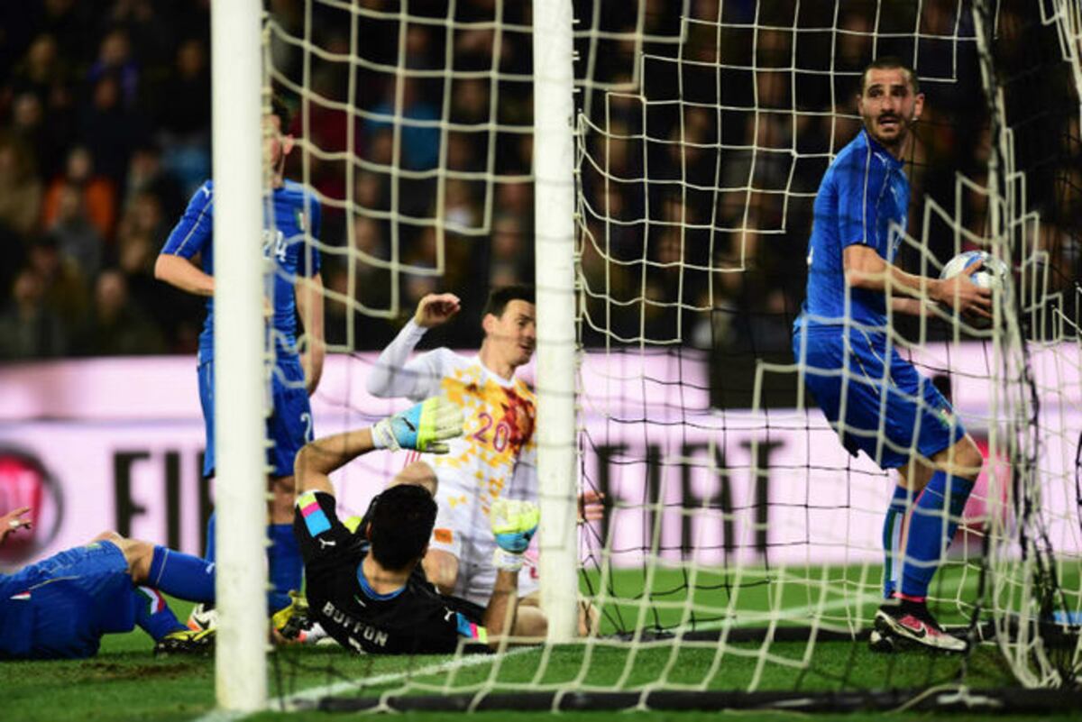 Italia y España no pasan del empate