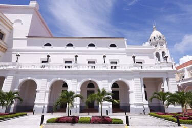 Presidente Cortizo ‘reabre’ las puertas del Teatro Nacional