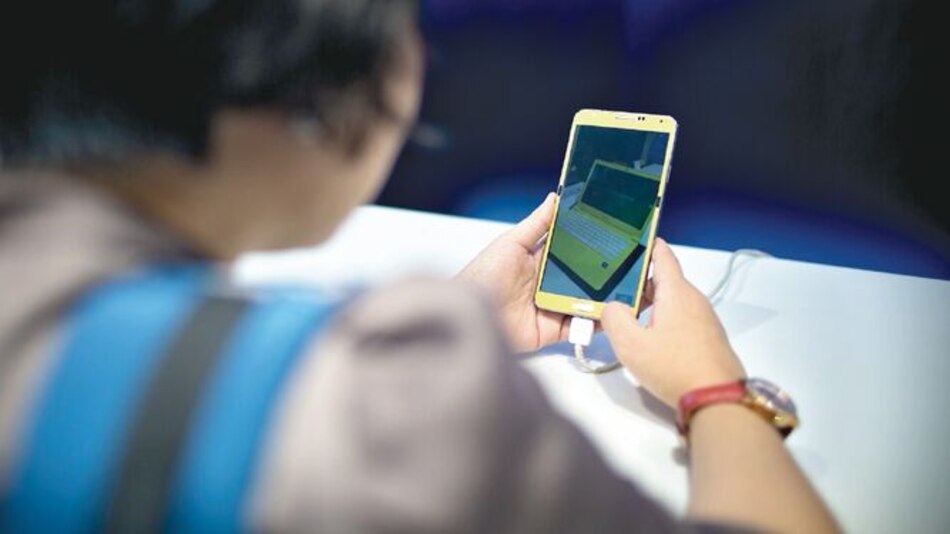 Mujeres enfrentan nuevas barreras en el campo laboral