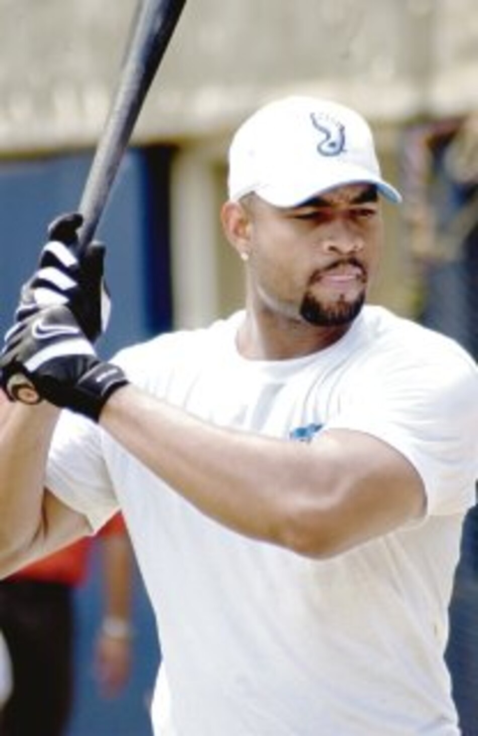 Rubén Rivera es líder de jonrones