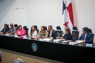 La nueva presidenta y el secretario de la comisión de Educación han sido procesados por el Ministerio Público