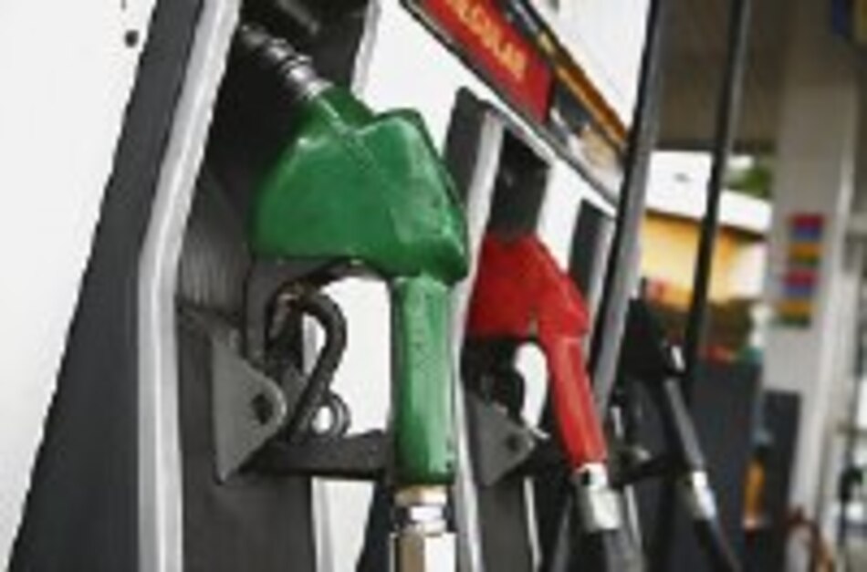 Perú reduce subsidios a combustibles