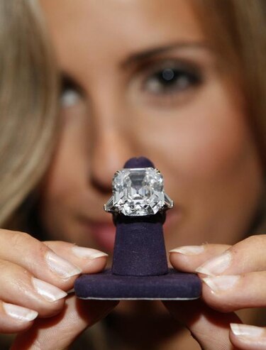 Subastan los diamantes de Liz Taylor
