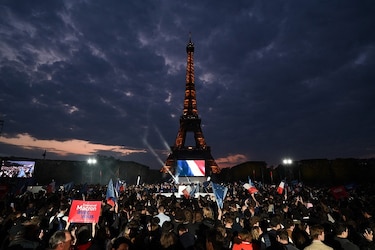 Macron promete que dará respuesta al descontento de la extrema derecha en Francia