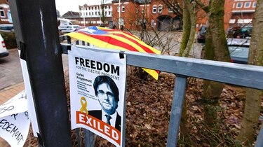 Parlamento catalán desafía a España votando a favor de Carles Puigdemont