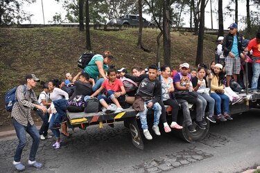 Caravana de hondureños se dirige a la frontera con México