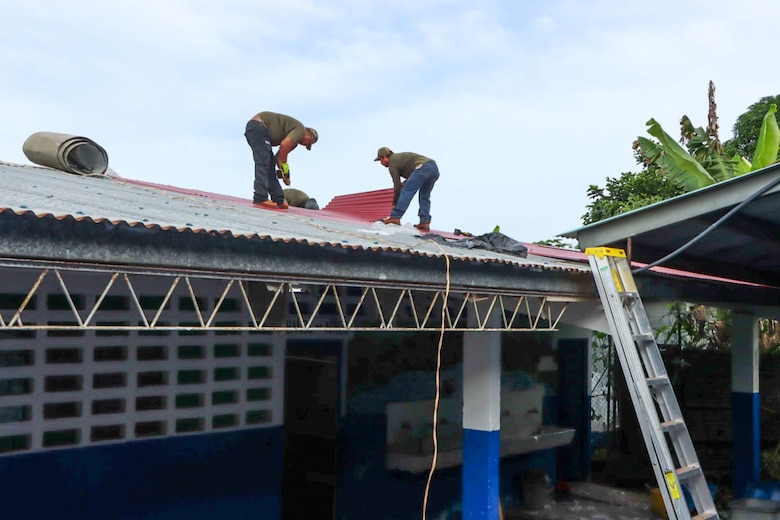 La gran pasarela de todos los veranos: las escuelas en mal estado