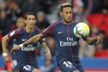 UEFA acusa a Neymar por insultos a árbitros