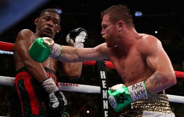 Canelo Álvarez le gana por decisión unánime a Daniel Jacobs