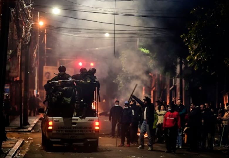 Evo Morales parte a México mientras la violencia se toma las calles de Bolivia