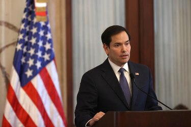 Rubio advierte sobre sanciones a países que negocien petróleo con Venezuela